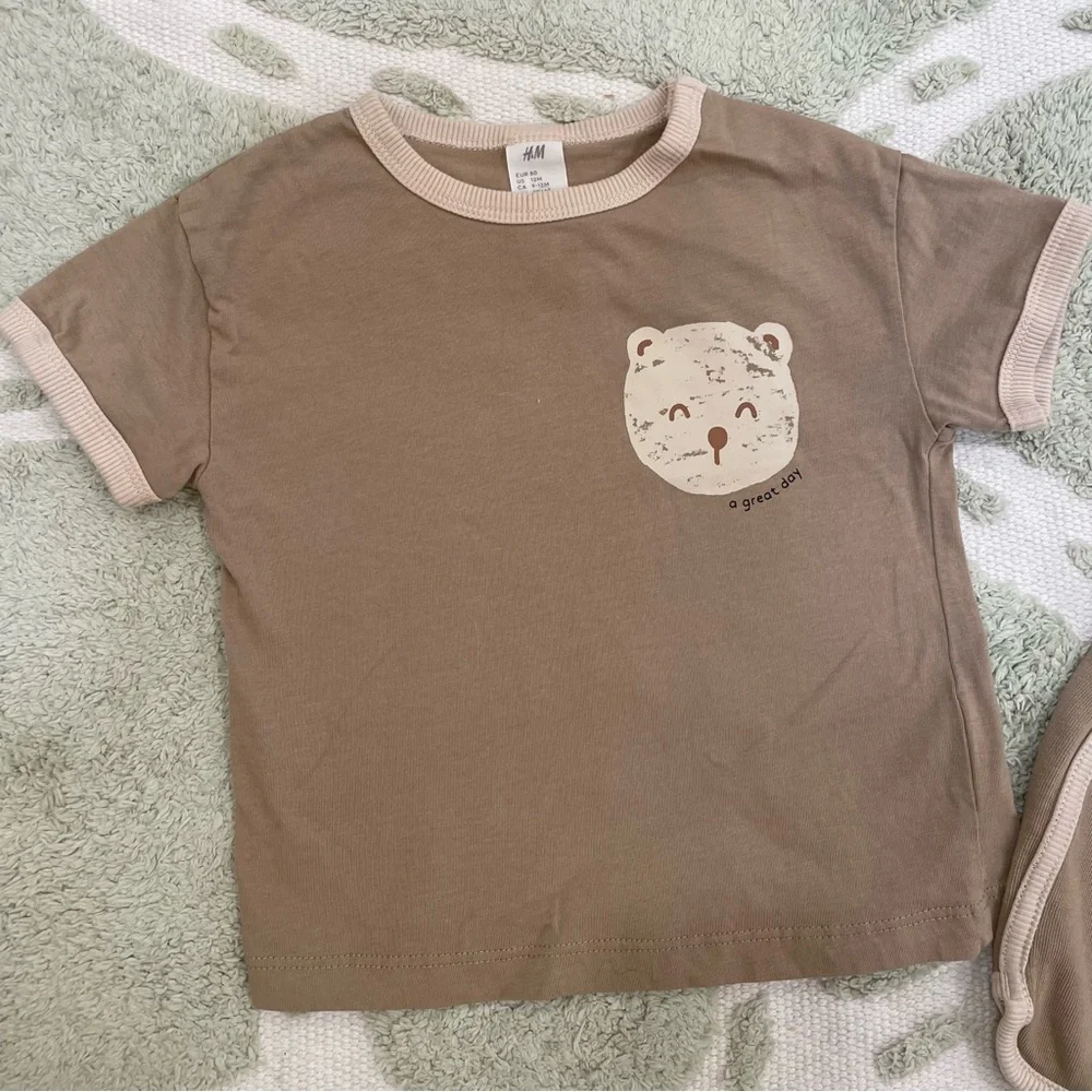 H&M Baby Exclusive Bear Ringer Tee & Track Shorts Set in Tan/Cream - 12 Months